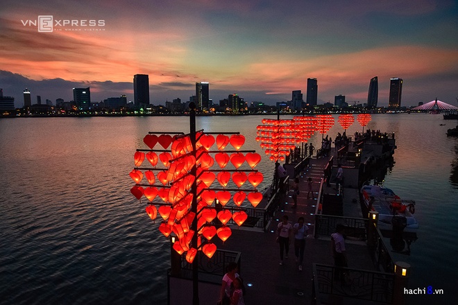 Cây cầu tình yêu lãng mạn bên sông Hàn